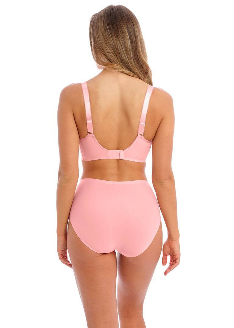 Model in Rebecca Spacer T-Shirt BH Coral Achterzijde