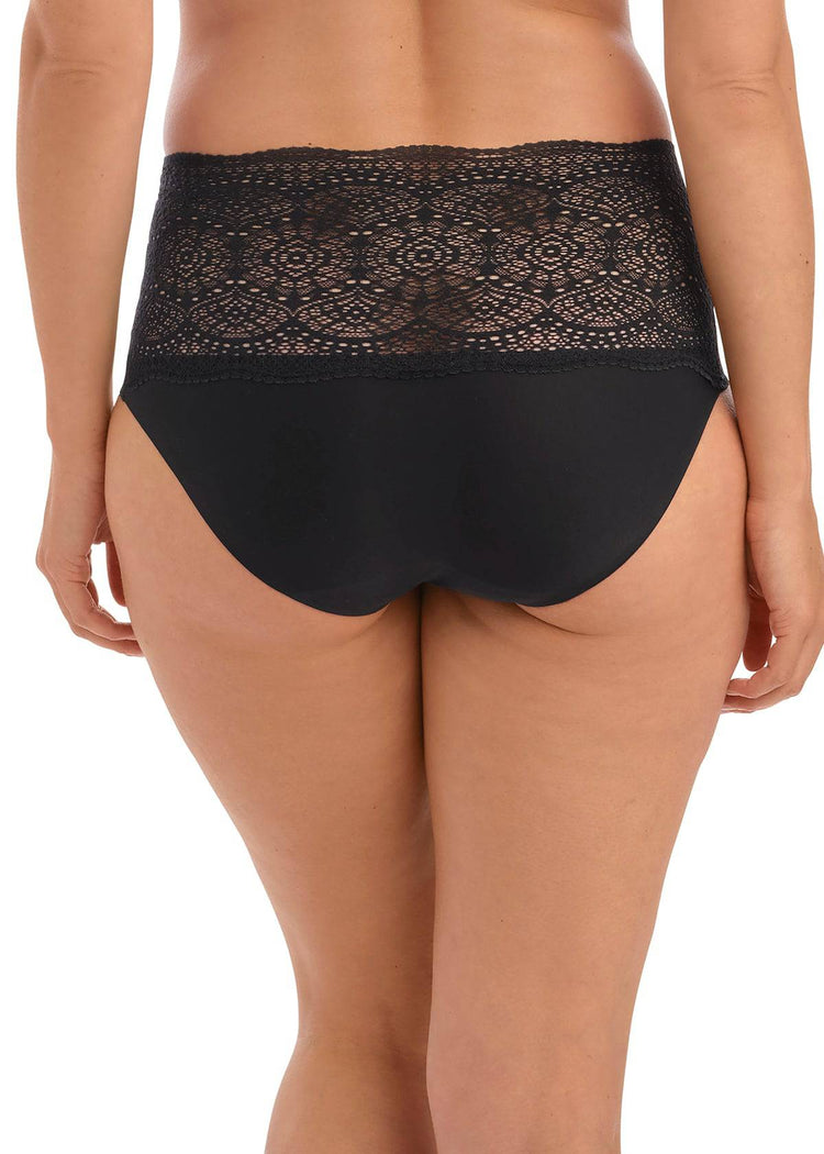 Model In Fantasie lace Ease Naadloos Broekje Zwart Achterzijde