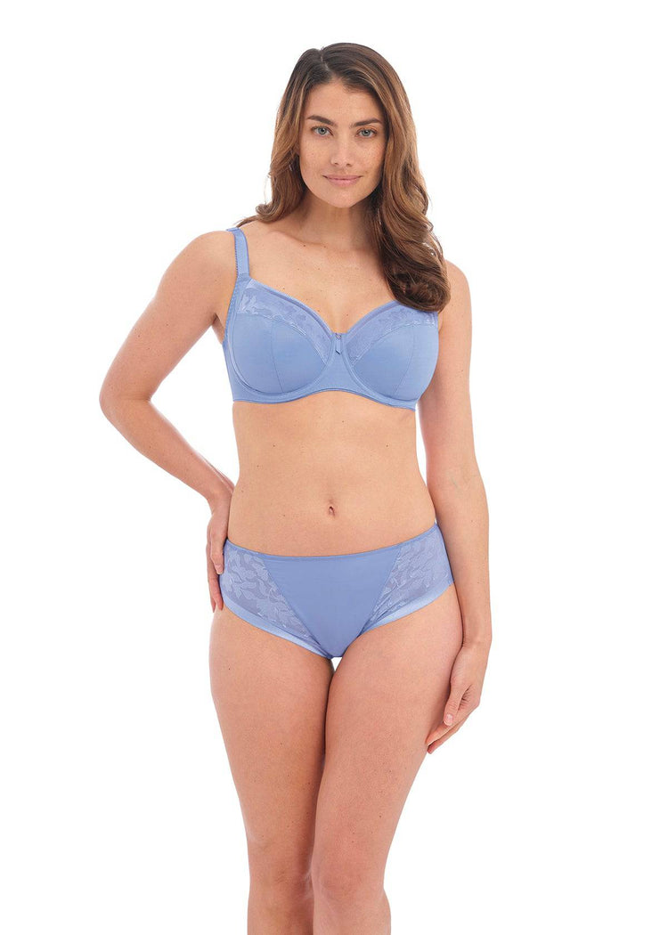 Model in Fantasie Illusion Smokey Blue set voorzijde