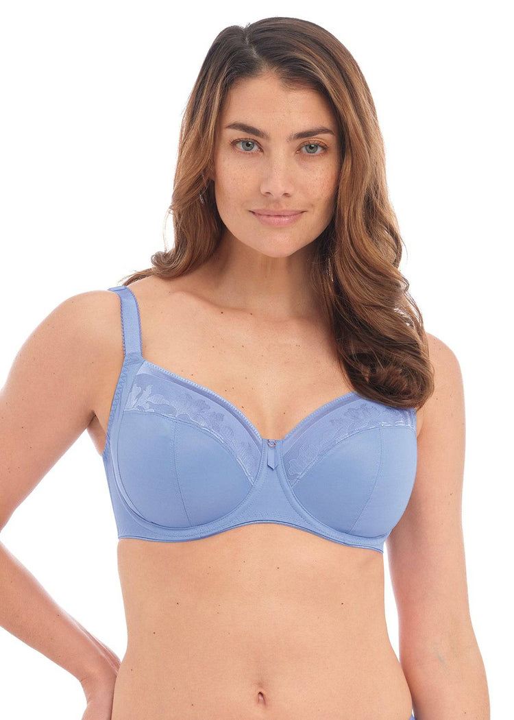 Model in Fantasie Illusion Full Cup BH Smokey Blue voorzijde