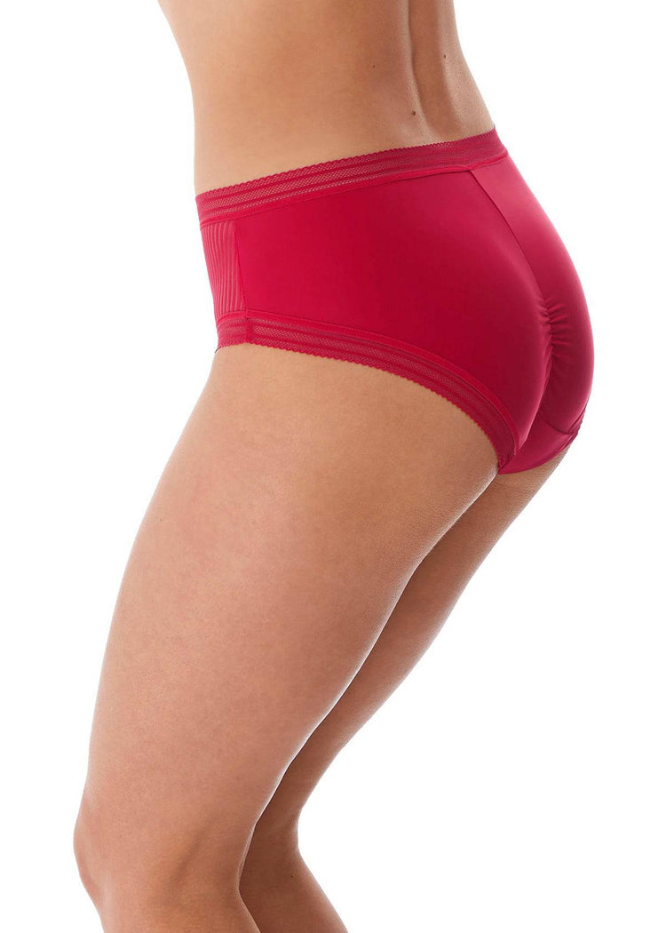 Model in Fantasie Fusion Broekje Rood zijaanzicht