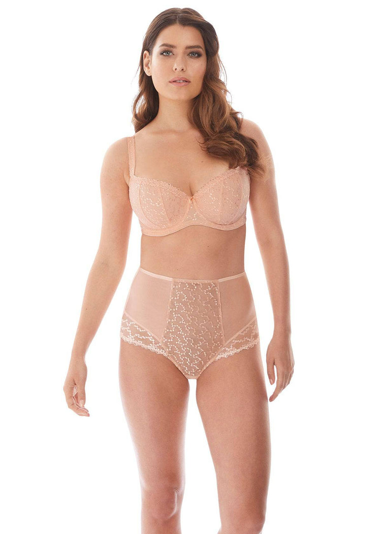 Model in Fantasie Ana Blush setje voorzijde
