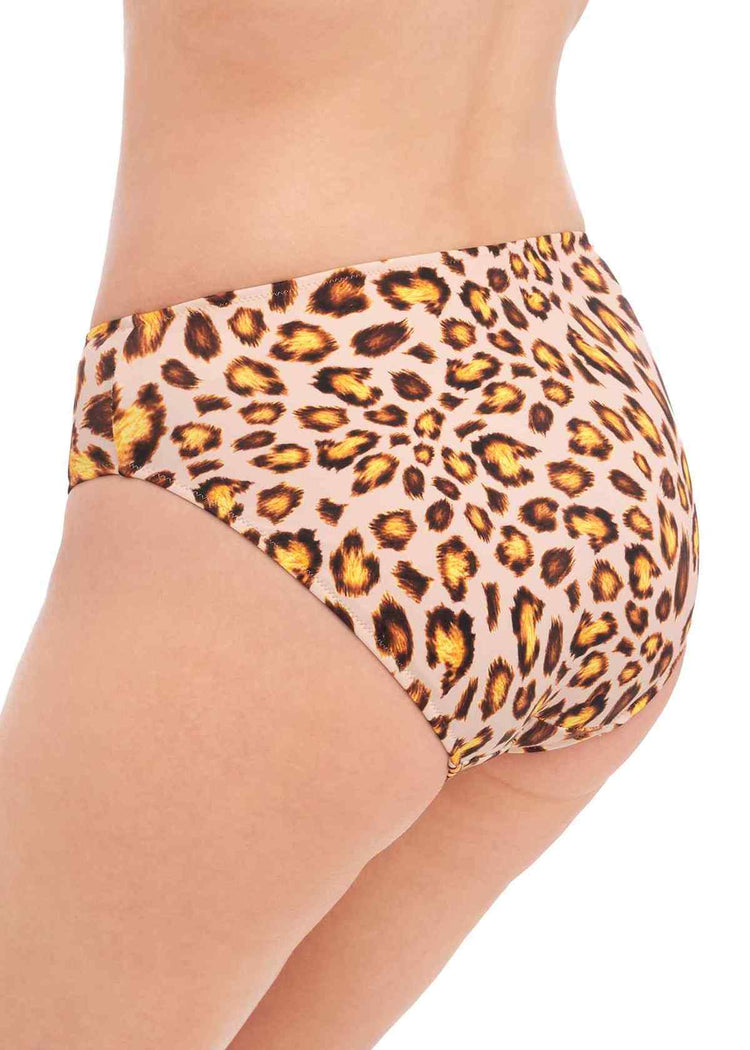 Model In Fantasie Kabini Oasis Bikini Broekje Leopard Achterzijde