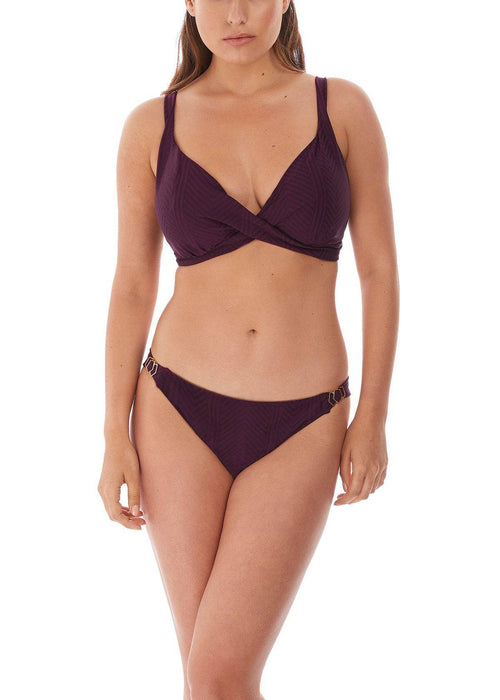 Model in Fantasie Long Island Bikini Vino voorzijde