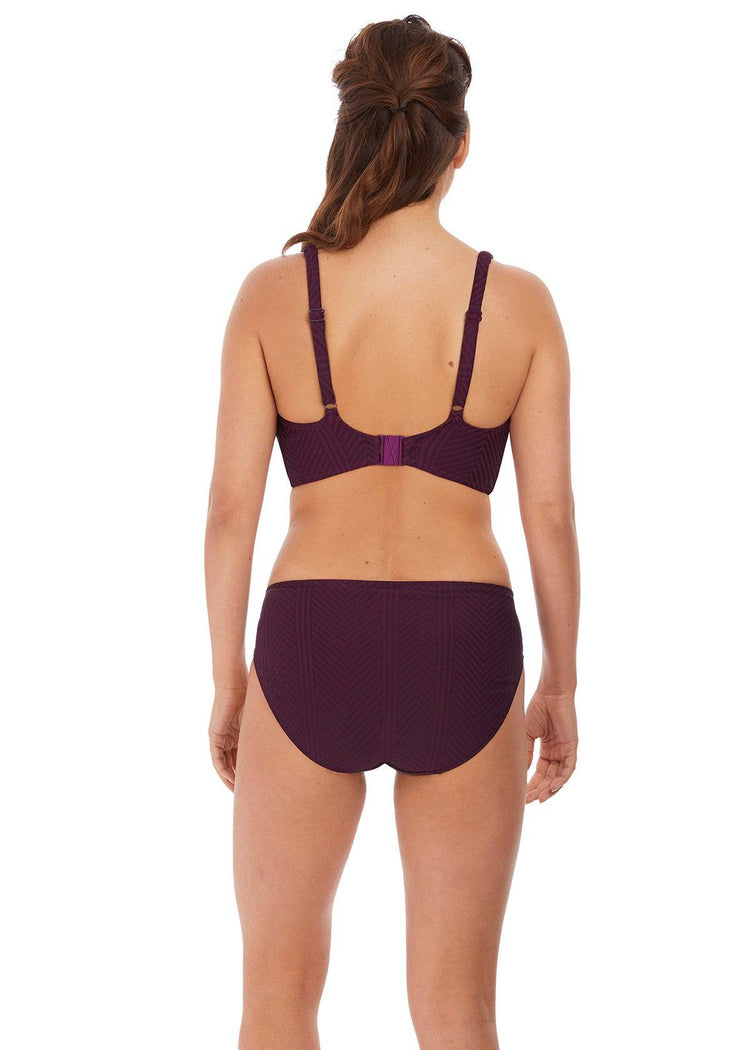 Model in Fantasie Long Island Bikini Vino achterzijde