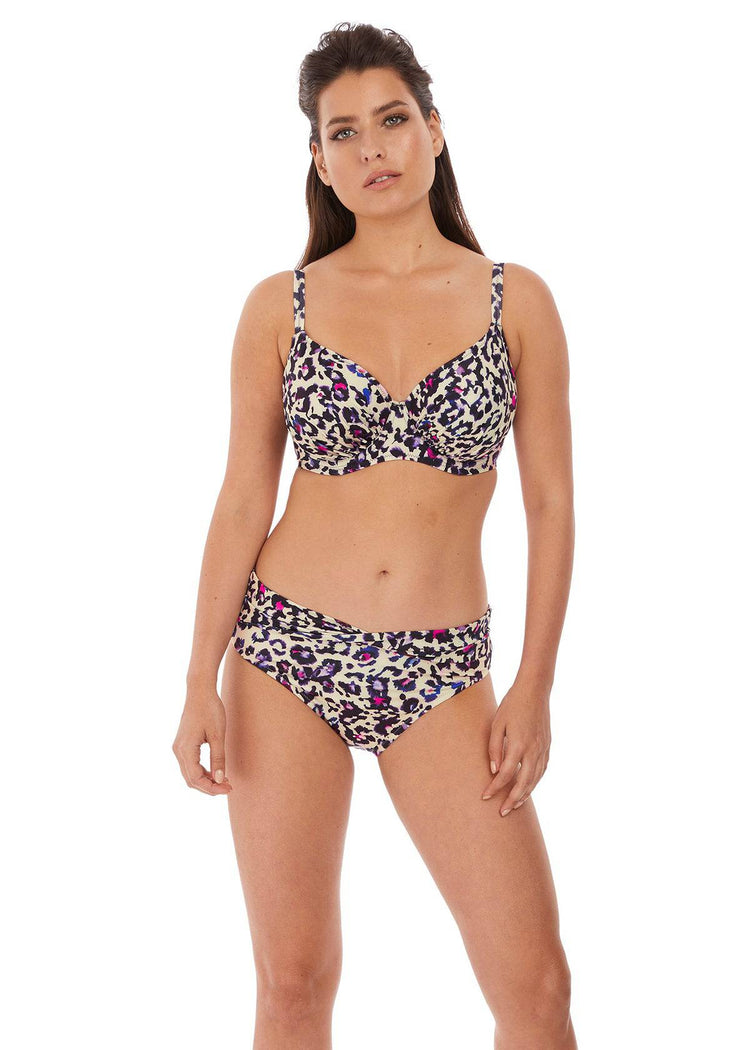 Model in Fantasie Bonito Bikini voorzijde