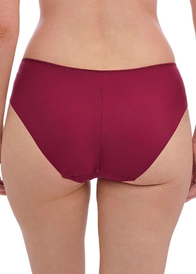 Model in Fantasie Illusion Broekje Berry achterzijde