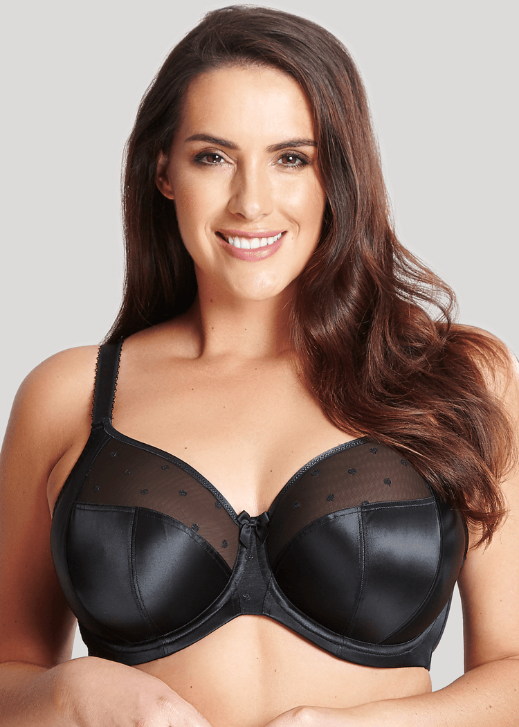 Model in Candi Full Cup BH Zwart voorzijde