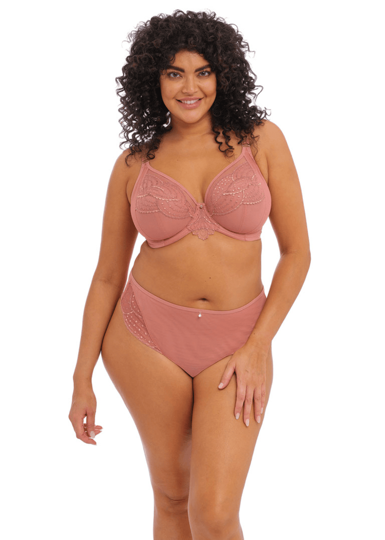 Model in Elomi Priya Brazilian Broekje Rose Gold voorzijde