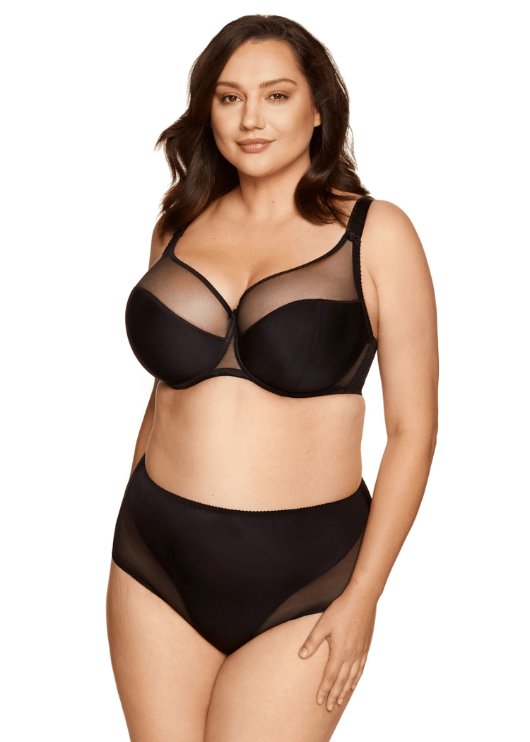 Model in Zara Padded Balconette BH Zwart voorzijde