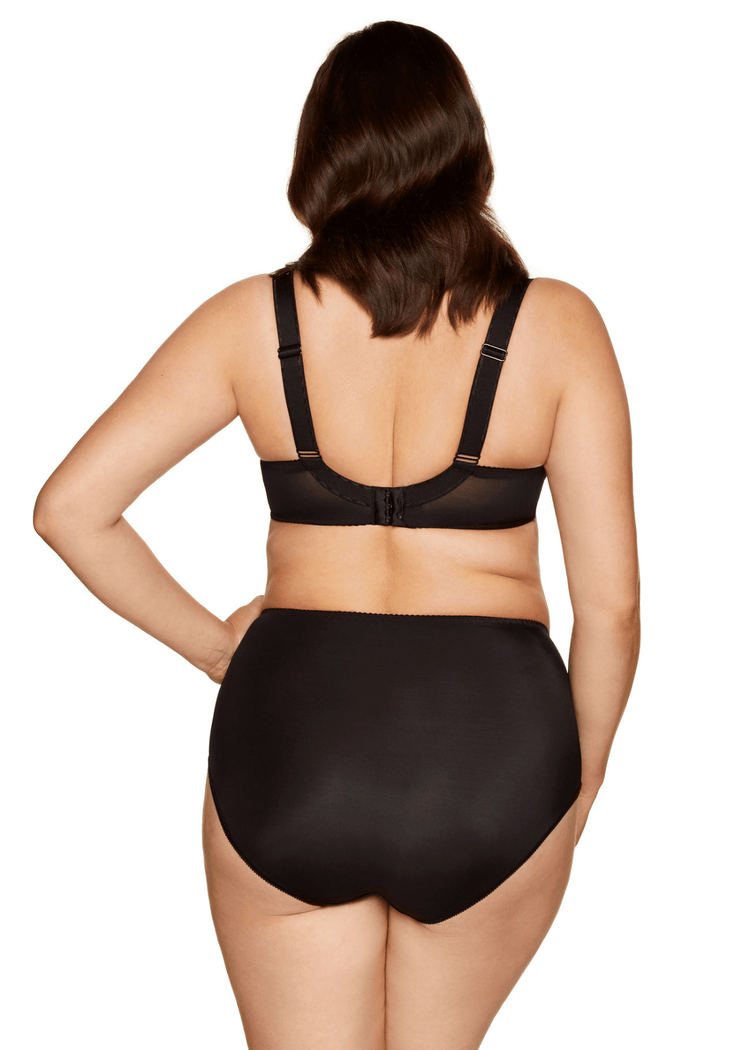 Model in Zara Padded Balconette BH Zwart Achterzijde