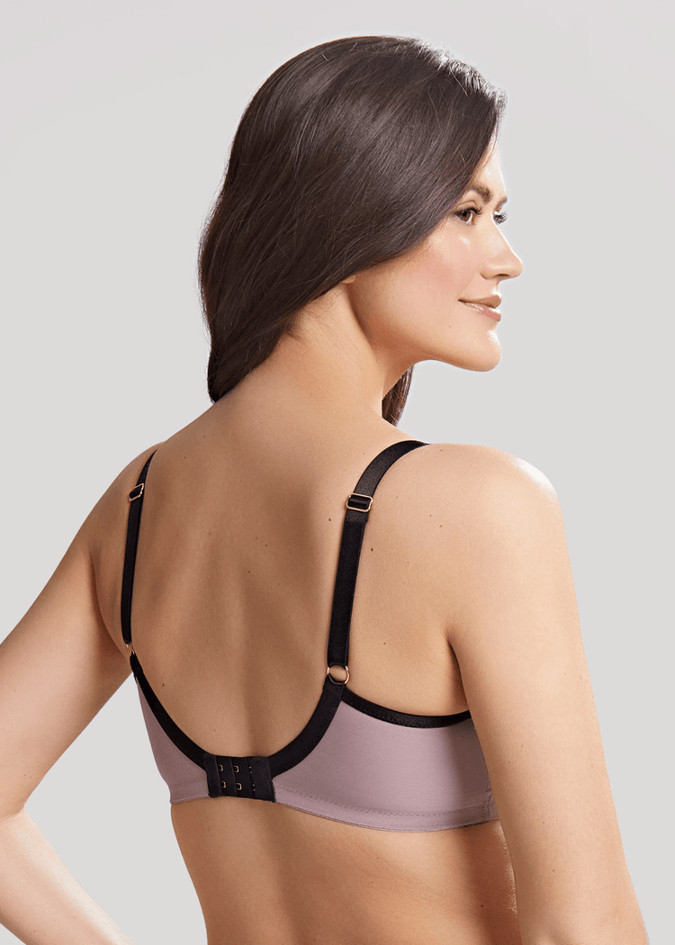Model in Panache Tango Balconette BH Equinox achterzijde