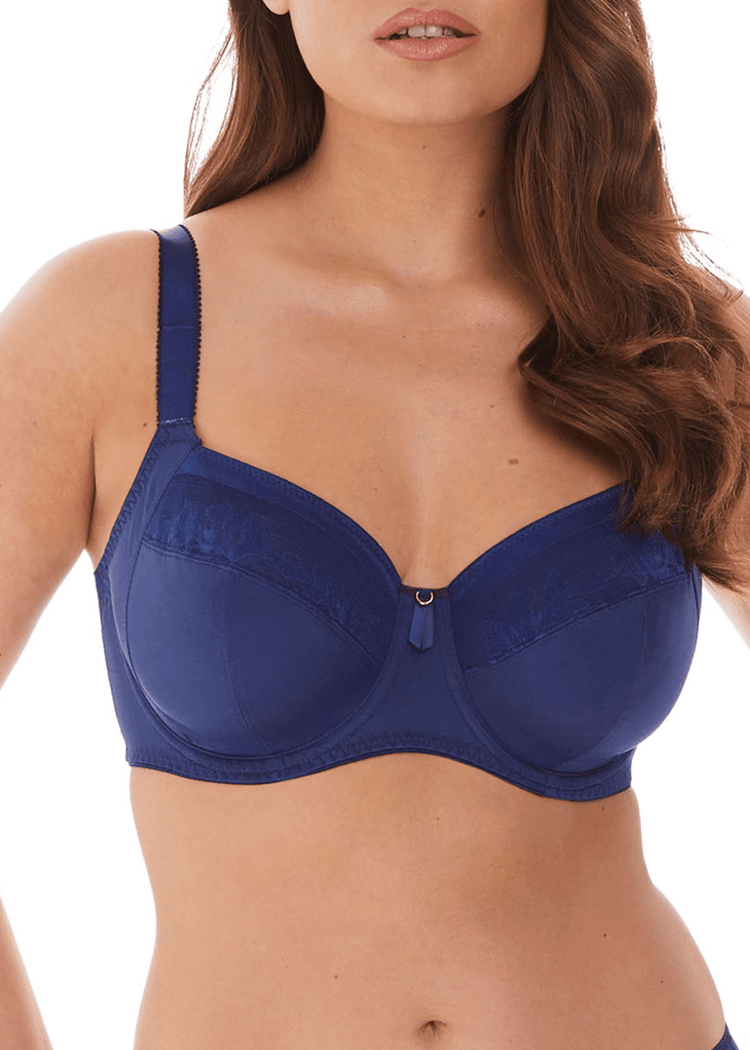 Model in Illusion Full Cup BH Navy voorzijde