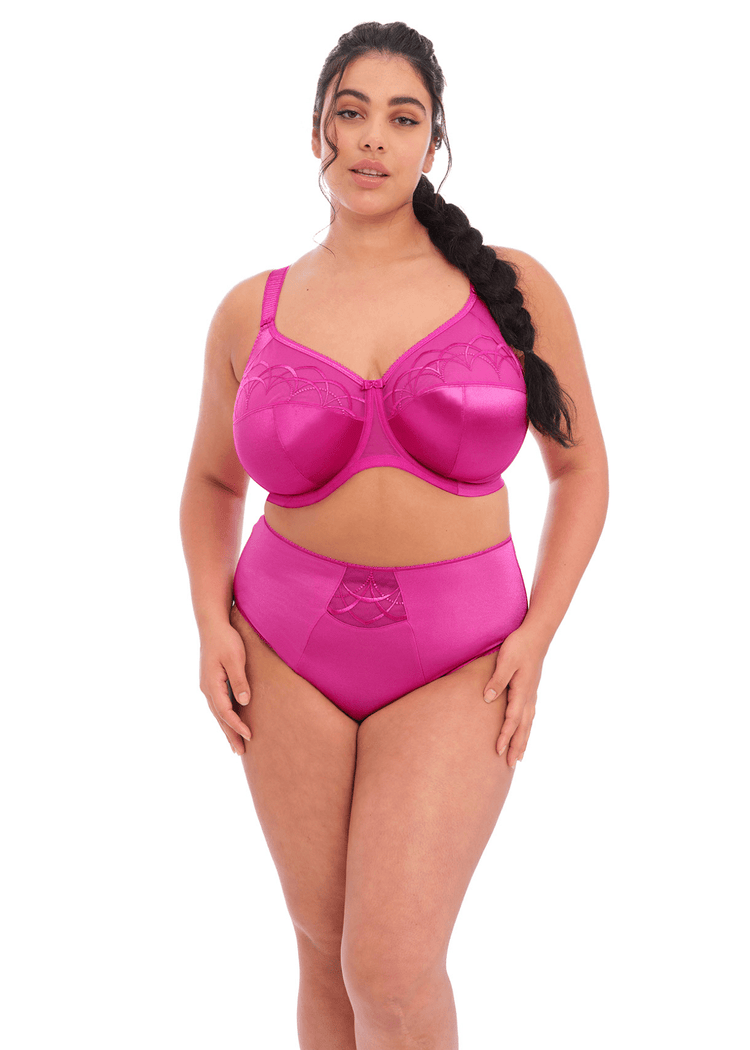 Model in Cate Full Cup BH Camelia voorzijde