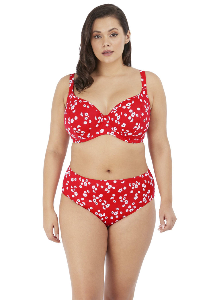 Model in Elomi Plain Sailing Bikini Broekje Red Floral