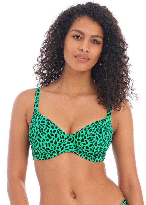 Model in Freya Zanzibar Jade Uw Plunge Bikini Top Vooraanzicht Setje