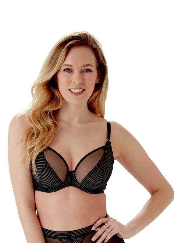 Model In Gossard Sheer Stripe Plunge BH Zwart Voorzijde