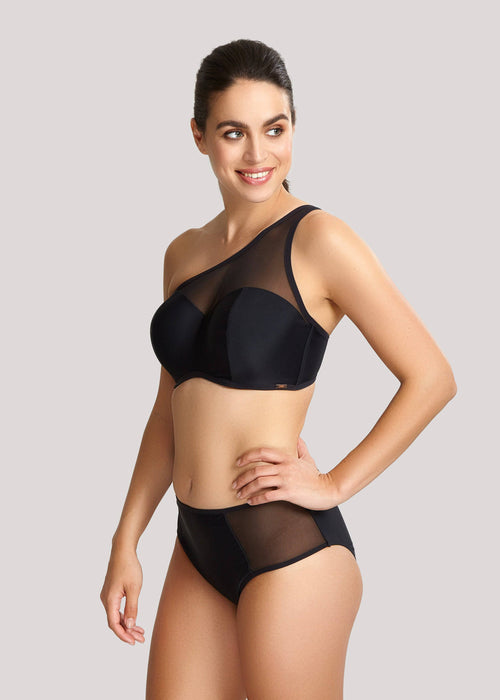 Model in Panache Onyx Bikini Zwart voorzijde
