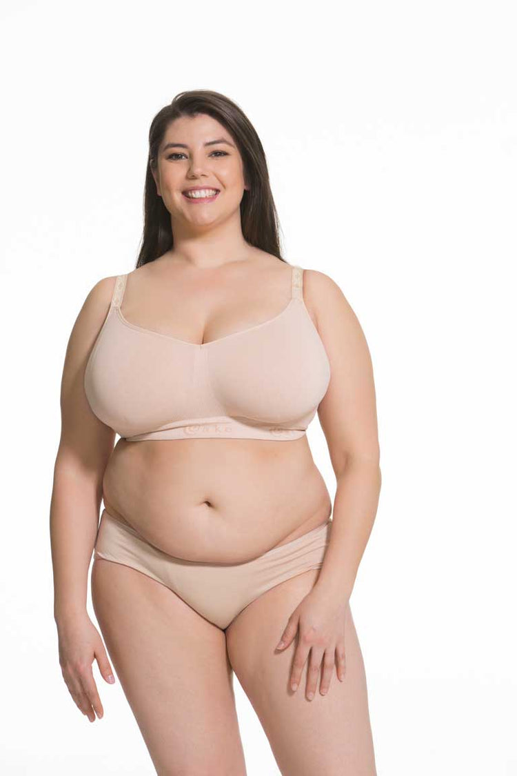 Model in Cake Sugarcandy Beugelloze BH Light Nude
