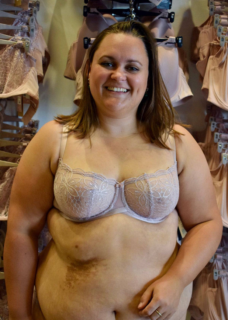 Model In Panache Alexandra Balconette BH Pink Mist Voorzijde