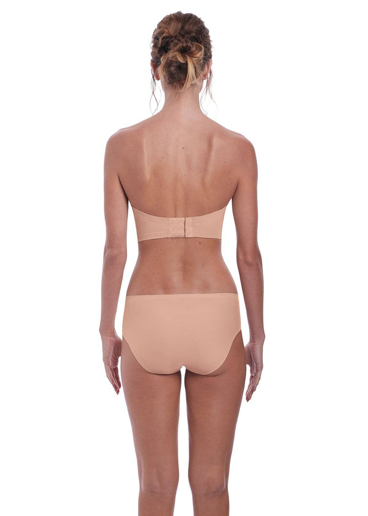 Model in fantasie aura strapless bh natural beige achterzijde