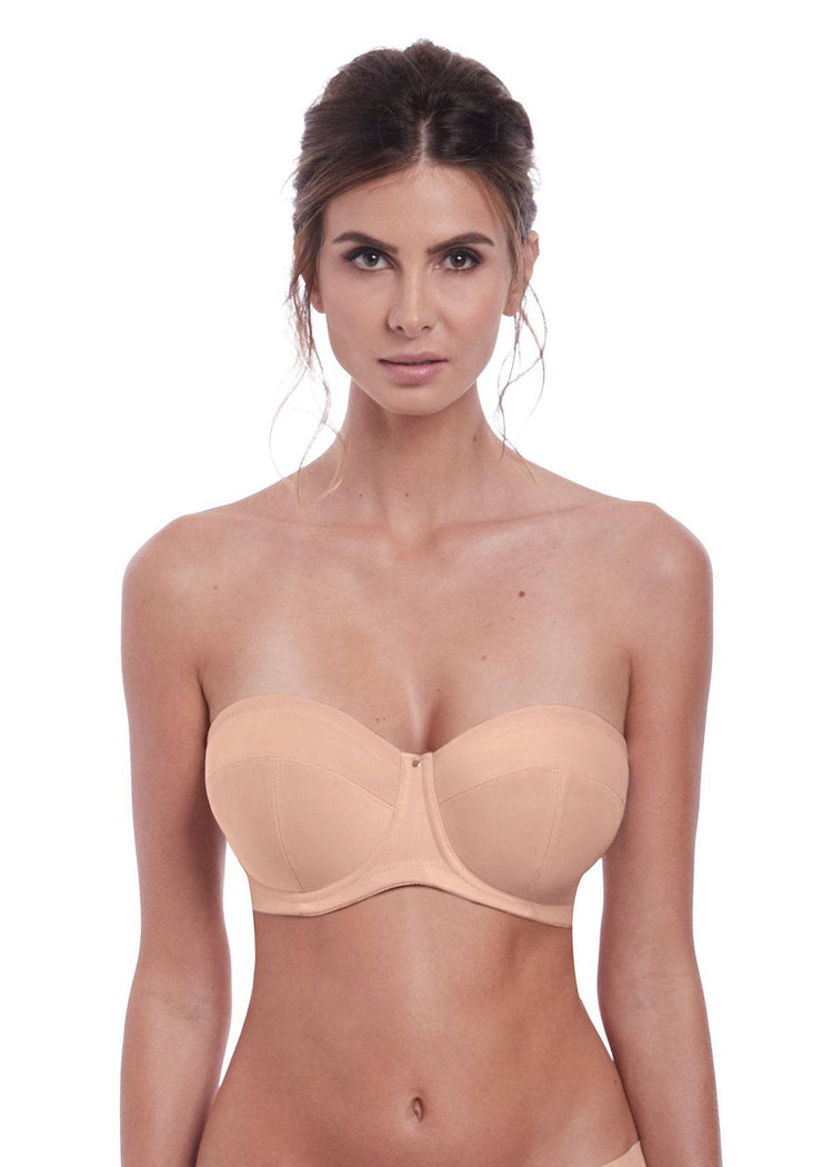 Model in fantasie aura strapless bh natural beige