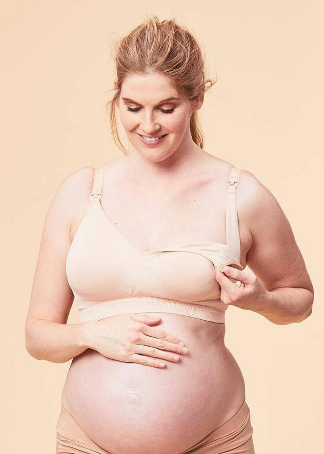 Model in Cake Sugarcandy Beugelloze Voedings-BH Light Nude