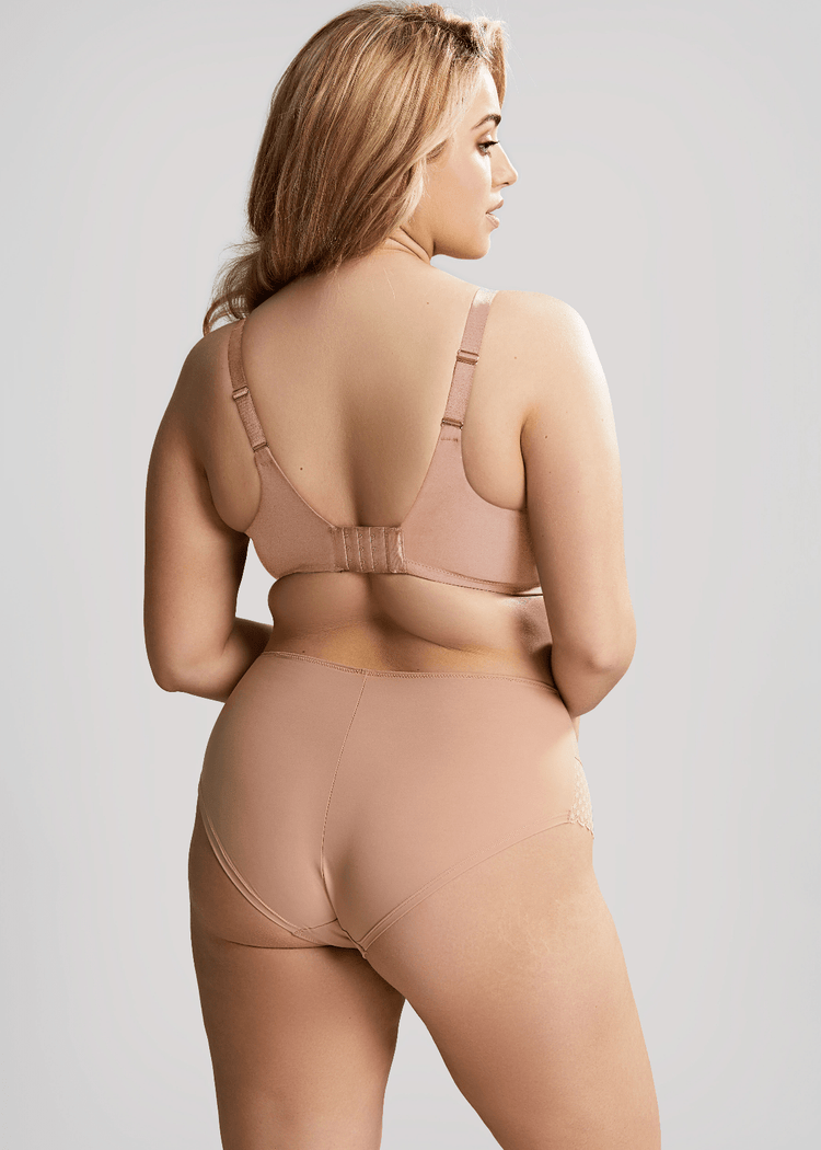 Model in Bliss Full Cup BH Hazel Achterzijde