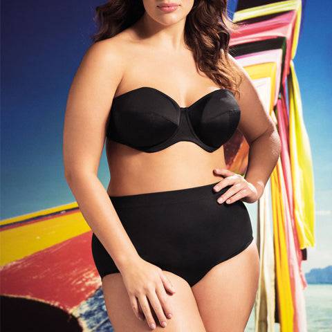 Model in Elomi Essentials Classic High Waisted Bikini Broekje Zwart
