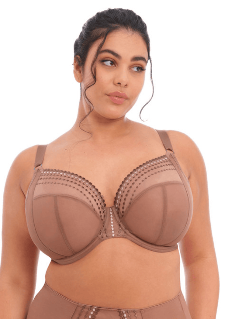 Model in Matilda Full Cup Plunge BH Clove voorzijde