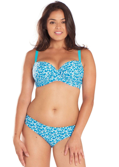 Model in Curvy Kate Bikinibroekje Riptide
