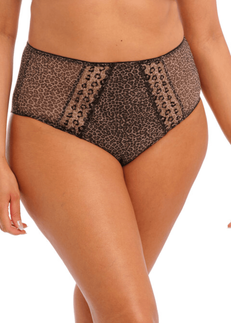 Model in Matilda High Waisted Broekje Leopard Voorzijde