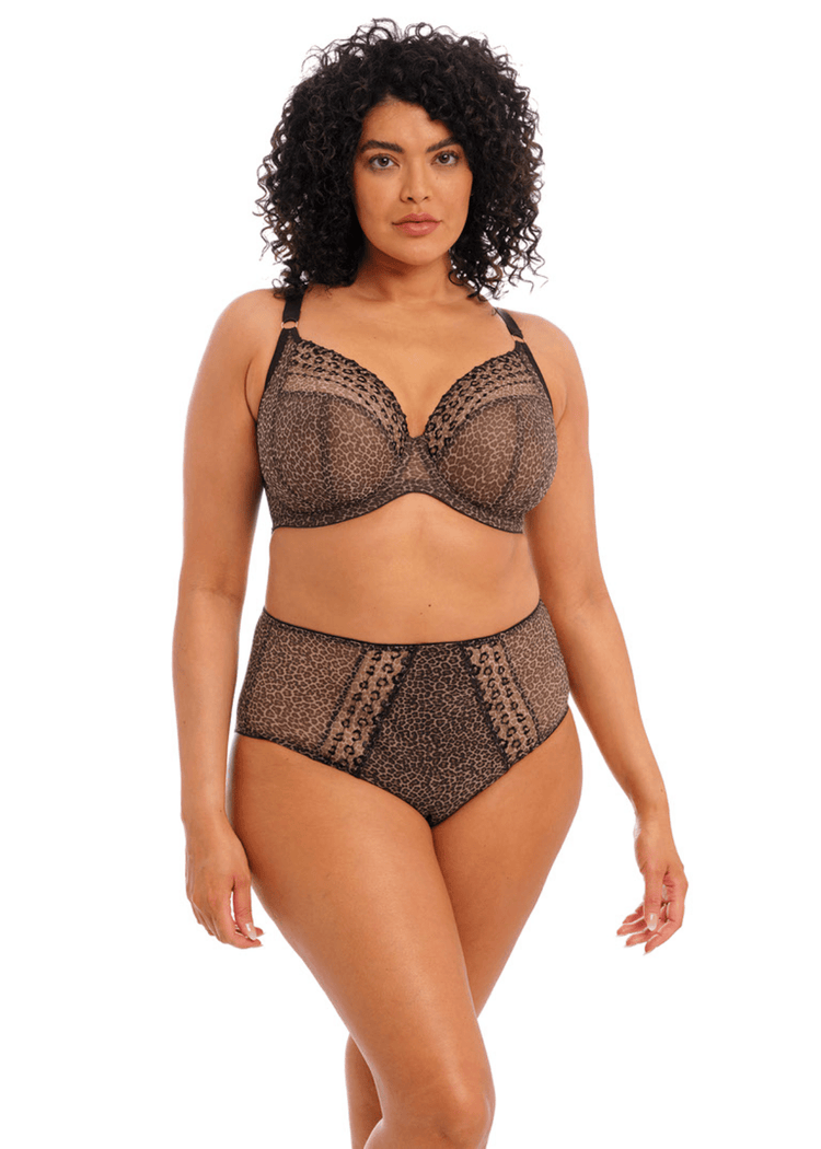 Model in Matilda High Waisted Broekje Leopard Voorzijde