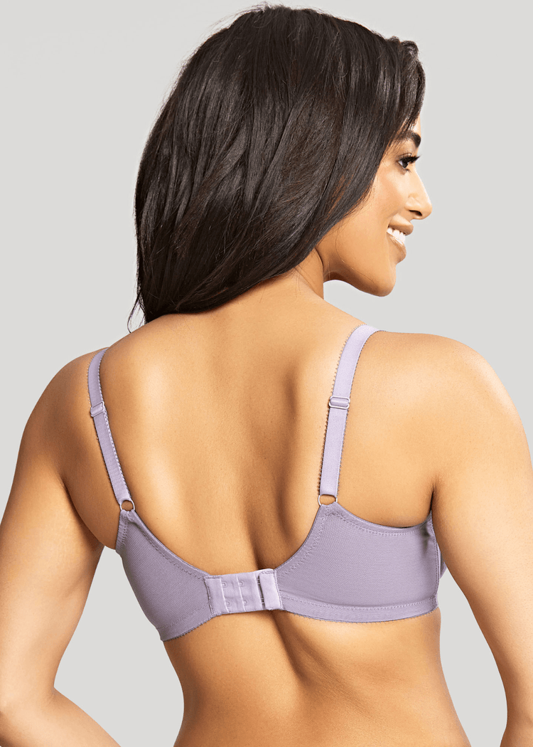 Model in Emilia Full Cup BH Lilac Achterzijde