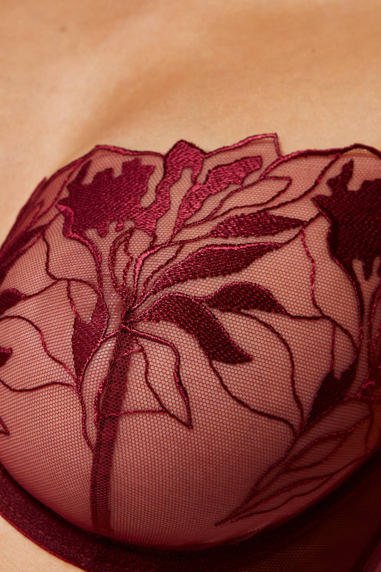 Model in Coco BH Bordeaux Voorzijde