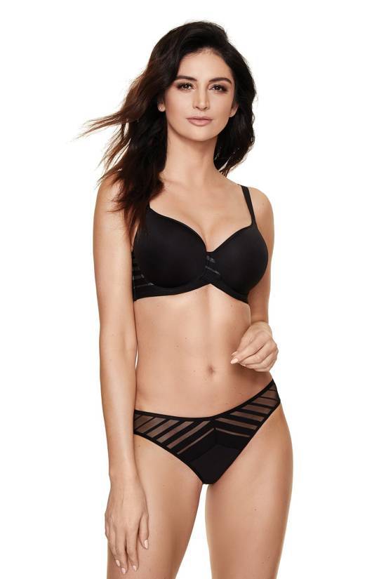 Model in Gorteks Luna set