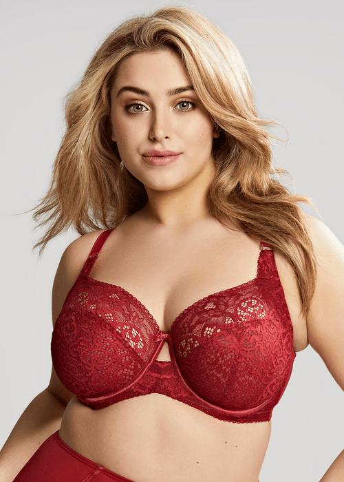 Model in Estel Full Cup BH Raspberry Voorzijde