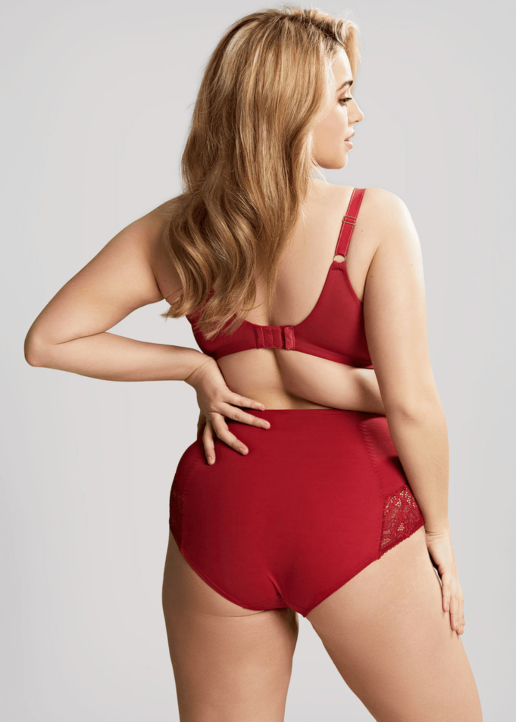 Model in Estel High Waisted Broekje Raspberry Achterzijde