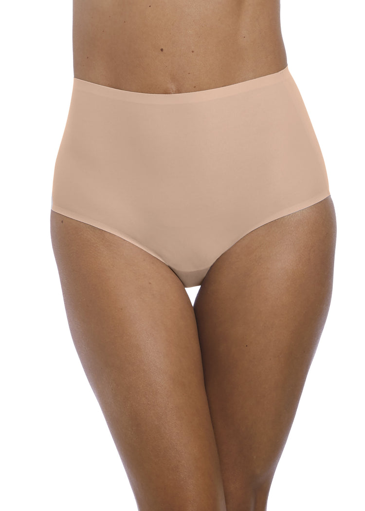 Model in Fantasie Smoothease High Waisted Broekje Beige Voor