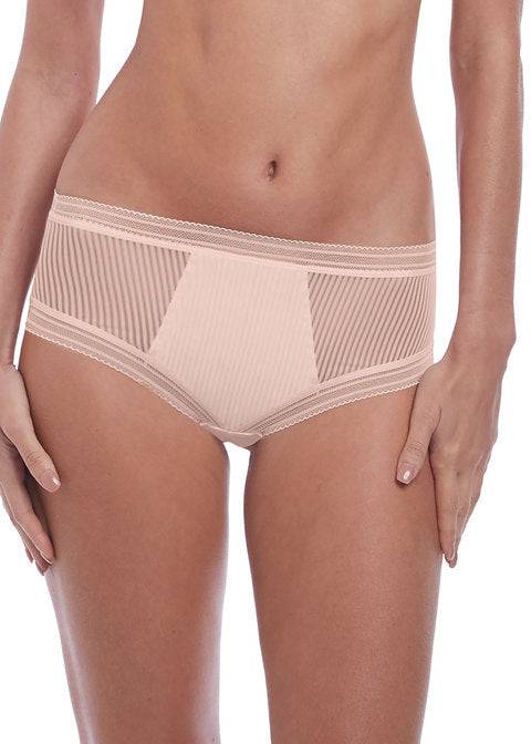 Model in Fantasie Fusion Broekje Blush