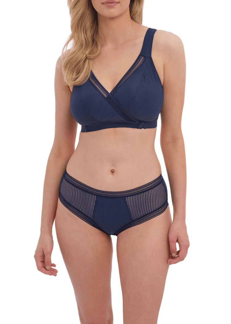 Model in Fusion Leisure BH Navy Voorzijde