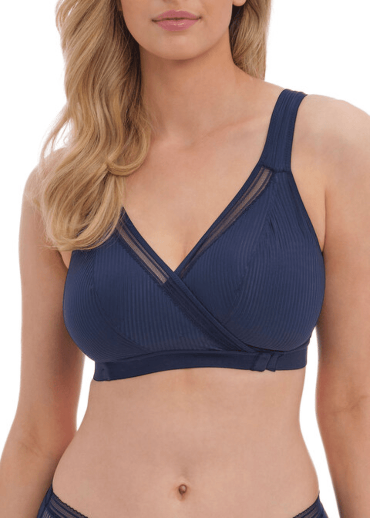 Model in Fusion Leisure BH Navy Voorzijde