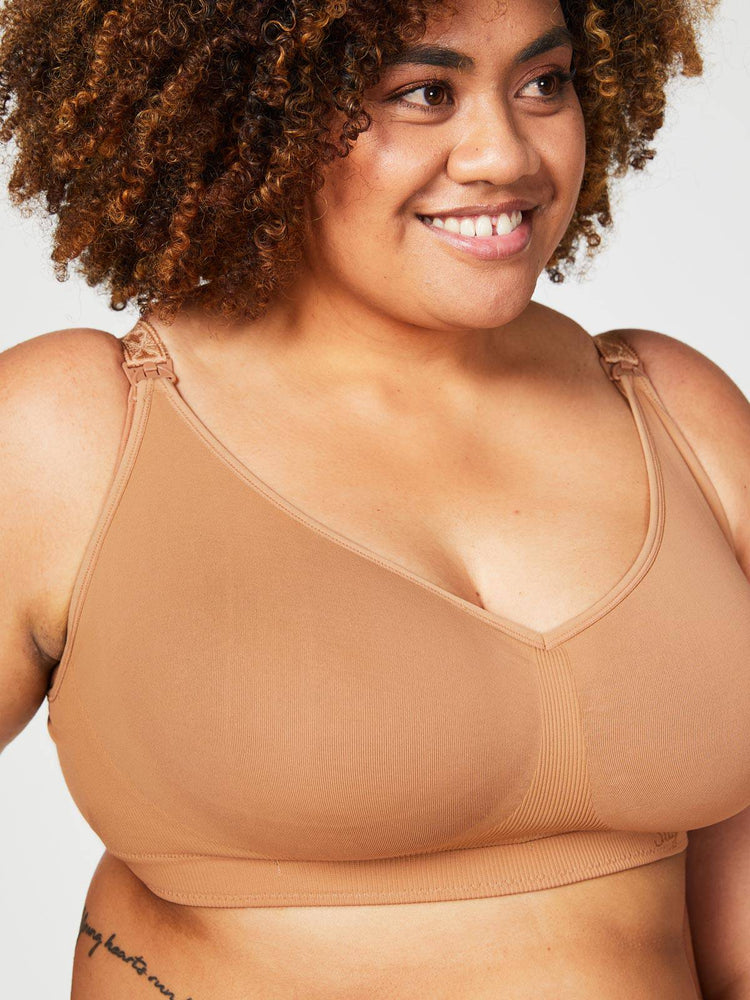 Model In Cake Sugarcandy Beugelloze Voedings-BH Mocha Voorzijde