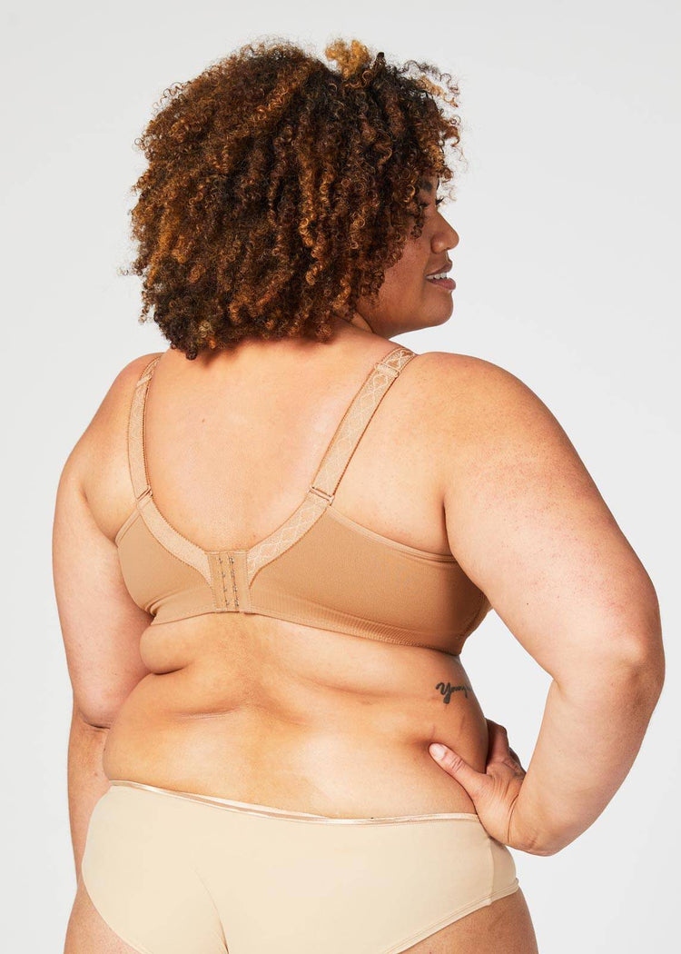 Model In Cake Sugarcandy Beugelloze Voedings-BH Mocha Achterzijde