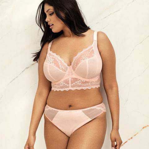 Model in Elomi Charley Longline Ballet Pink setje voorzijde