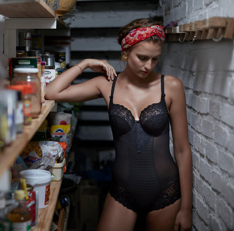 Model in Panache Envy Body Noir