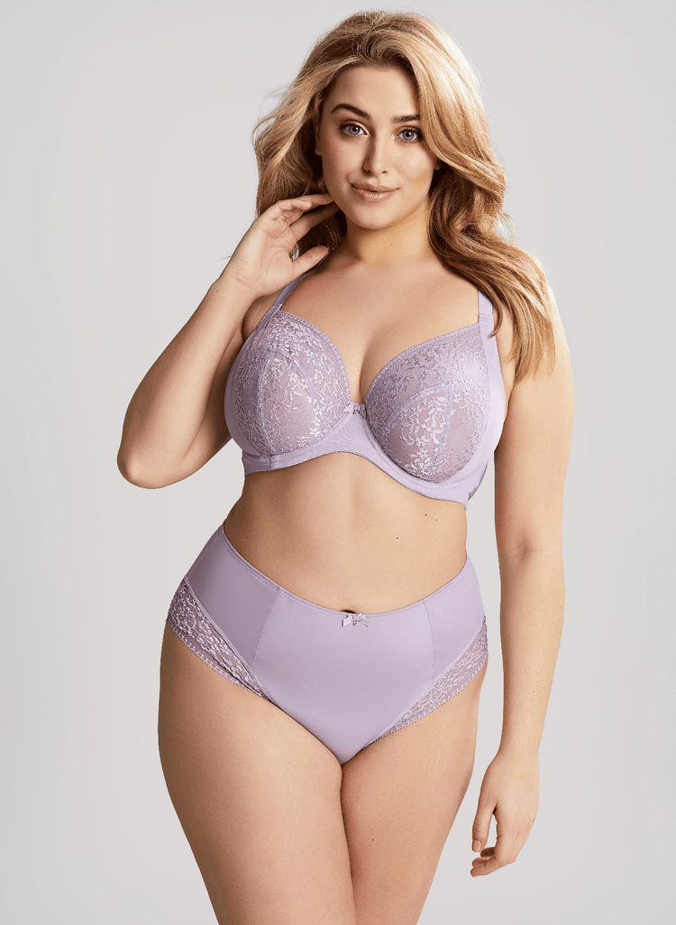 Model in Roxie Plunge BH Lilac Voorzijde