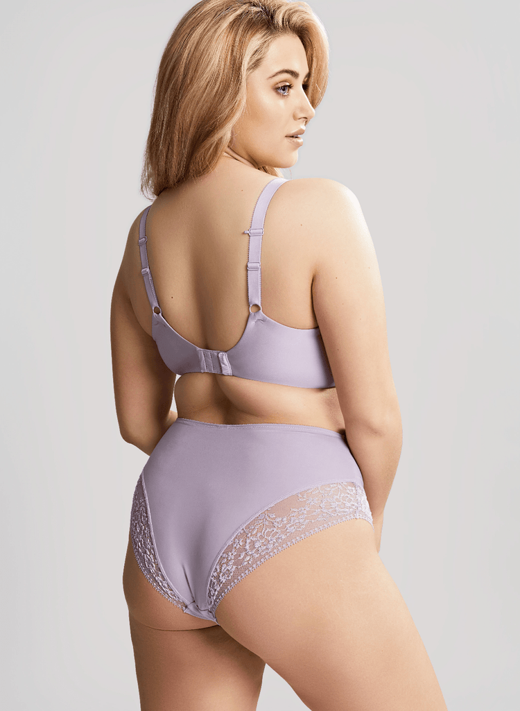 Model in Roxie Plunge BH Lilac Achterzijde