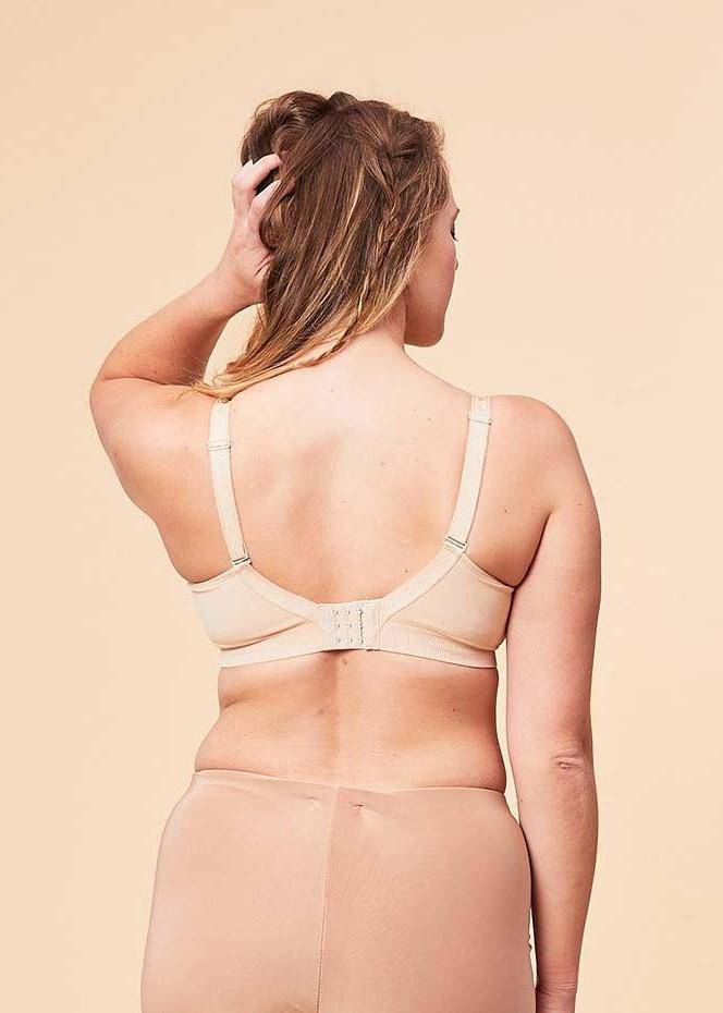 Rug van model in Cake Sugarcandy Beugelloze Voedings-BH Light Nude