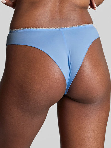 Model in Faith Brazilian Broekje Bluebell achterzijde
